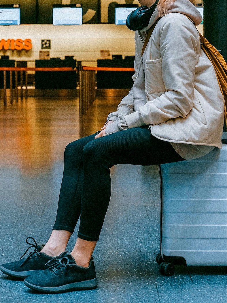 Best Clothes to Travel on a Plane: Essential Items for Comfort and ...